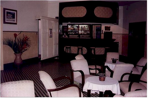 bar.jpg (31715 bytes)