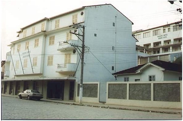 hotel.jpg (43767 bytes)